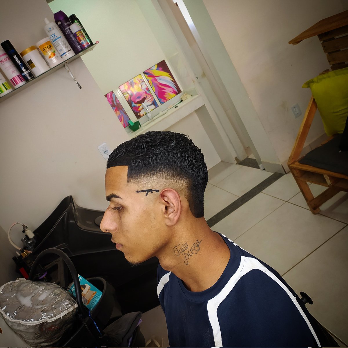 BarbeshopMedina's tweet photo. # barbearia Douglas medina 💈 #barbershopconnect #barberlife #barberlifestyle
#lowfade #haircolor #barbernations #thebarberpost #barbershop #faded #fade #barbers #barberlessons #brasilbarbers #hair #hairdresser #barbeirosdobrasil #brasilbarbers #riodejaneiro #barbero #hairsty https://t.co/OYBeR2EfRq