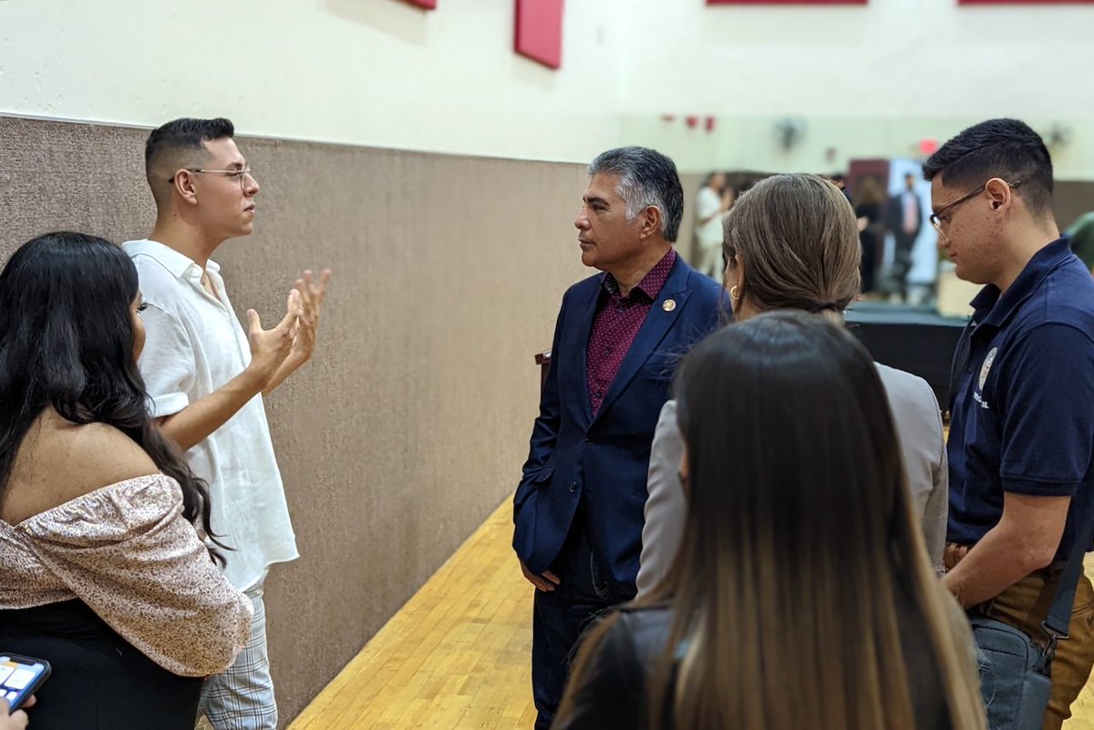 I've long supported programs that promote civic engagement among young people, so it was exciting to meet and speak with members of the Mid Valley YMCA Youth and Government Program last week.   I look forward to seeing these kids go on to become Valley leaders.