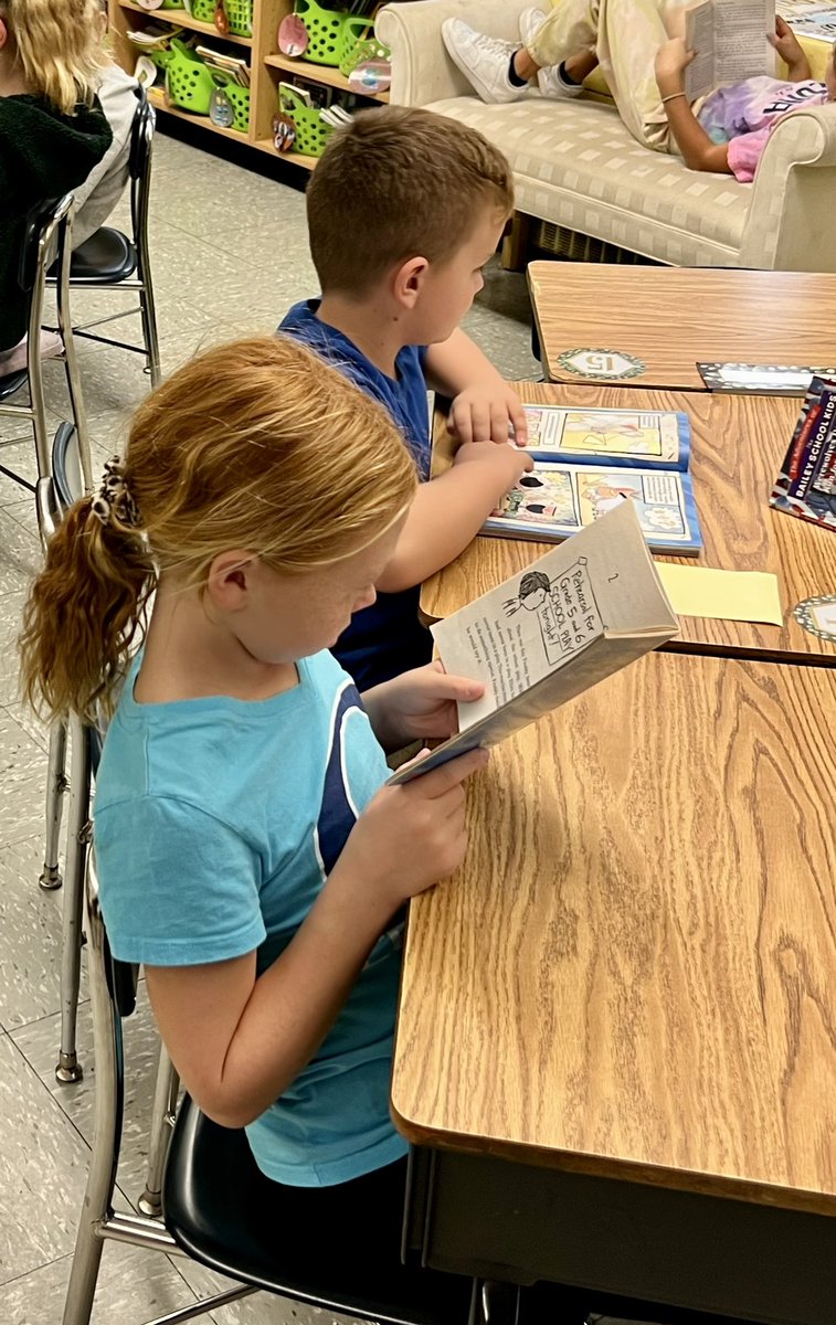 DianeProvvido's tweet photo. Students are dropping everything to read in @_MrsLeone class! โ๏ธ๐๐#OSDGoRead #BookLove #GrowingReaders @Mastrande_Oside @OSchool5 @OSchoolsPR https://t.co/yBtDEyrvXB