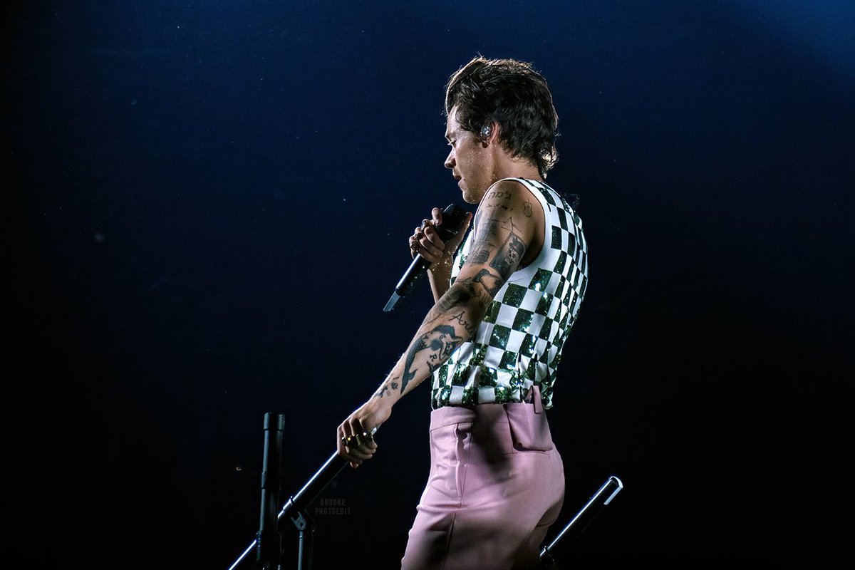 brookephotoedit's tweet photo. Harry Styles (@Harry_Styles)
Love On Tour - Chicago, IL
10.13.22
#LoveOnTourChicago https://t.co/VHyGlYvLc1