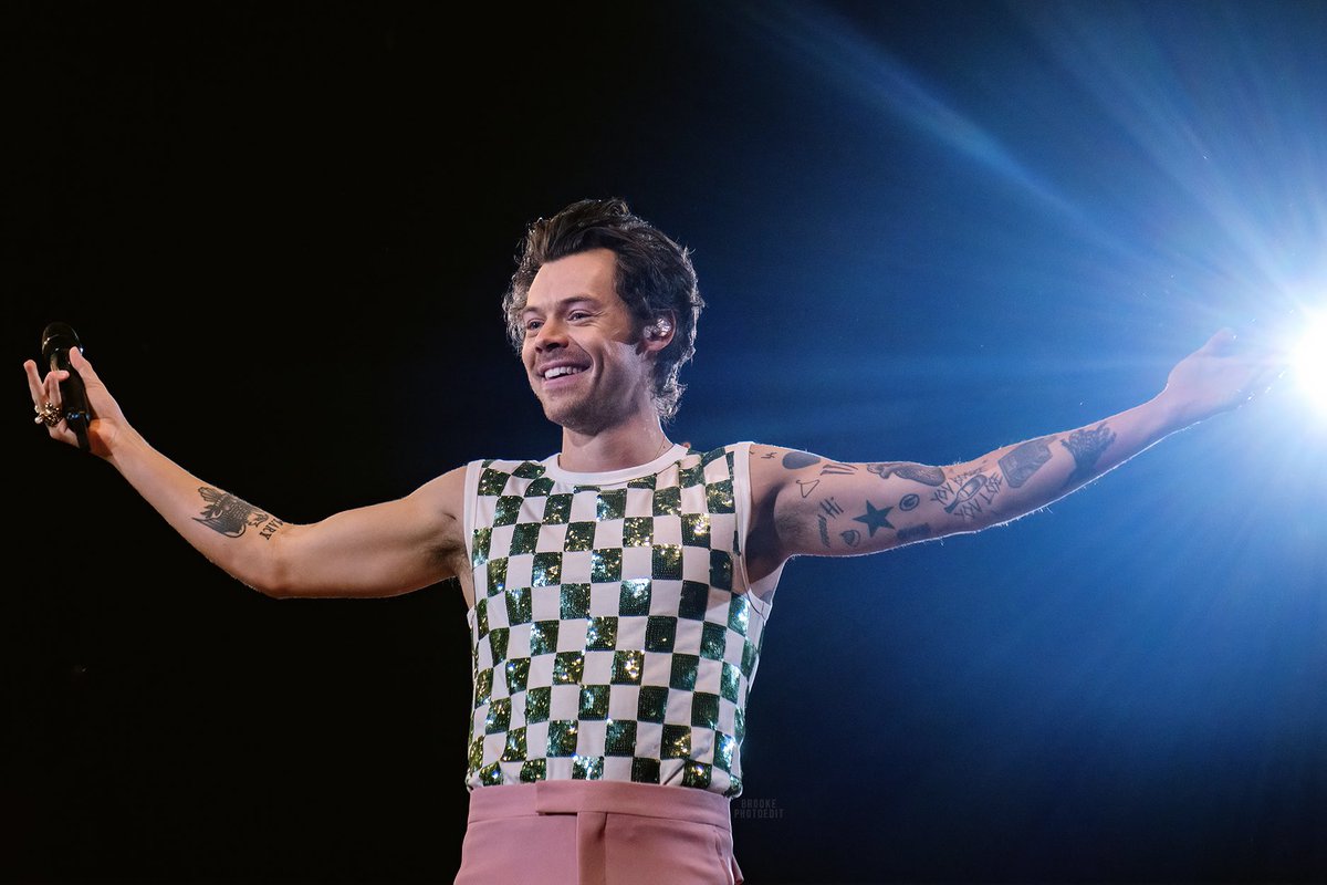 brookephotoedit's tweet photo. Harry Styles (@Harry_Styles)
Love On Tour - Chicago, IL
10.13.22
#LoveOnTourChicago https://t.co/VHyGlYvLc1