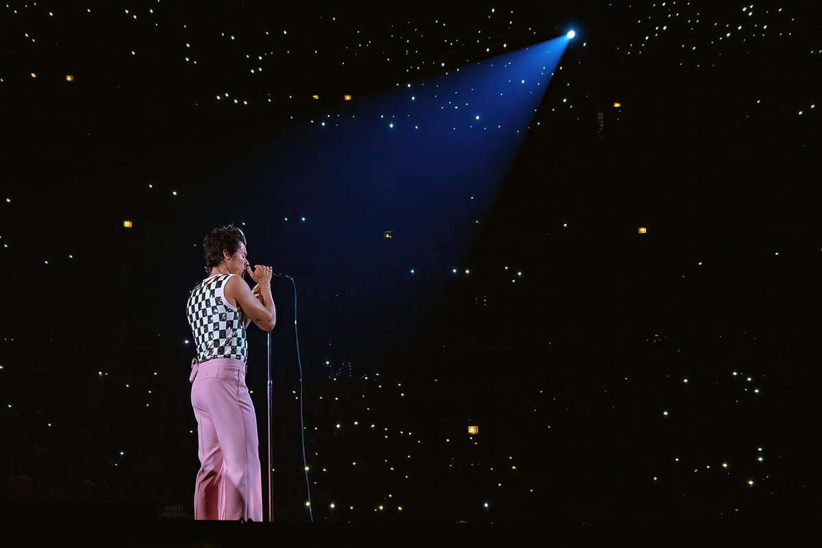 brookephotoedit's tweet photo. Harry Styles (@Harry_Styles)
Love On Tour - Chicago, IL
10.13.22
#LoveOnTourChicago https://t.co/VHyGlYvLc1
