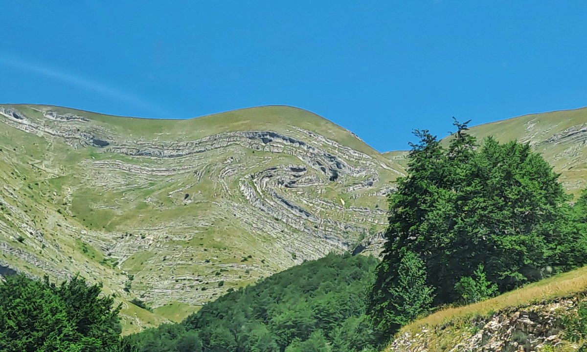 🌀 #FridayFolds #durmitor