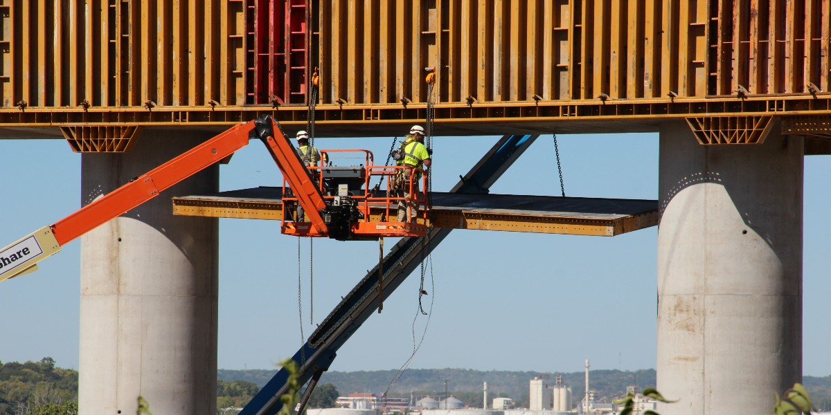 MidAmCarpenters's tweet image. The new Buck O'Neil Bridge is taking shape in downtown Kansas City. Union Carpenters with Massman and Clarkson have started forming the bridge decks for the flyovers and are finishing up pier caps over the river. Keep up the great work!
#WeBuildStrong #MidAmCarpenters #Union