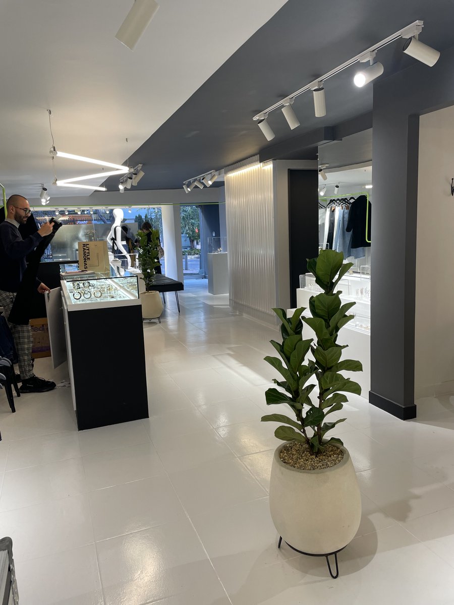 LiTTLERAMONAS's tweet photo. TRIVIA
¿Have you visit our new Store? 🔥 Comment and get a DM  gift card  #newSTORE #Bogota 

📍 Carrera 13 # 77A - 64 
⏱  Monday's - Saturday's  10am - 6pm
.
.
.
¿Ya conocen nuestra nueva tienda? Comenta y gana por DM un cupón especial. https://t.co/pA1YbVNgj6