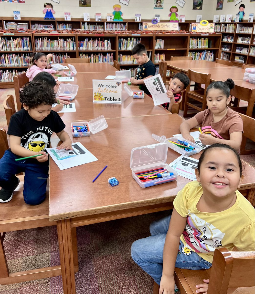 VeronicaBalli's tweet photo. I had some very big shoes to fill today. @FieldsFalcons rockstar @LibrarianLopez was at a training and I had the honor of subbing for her. The library is a special place &amp; the heart of our school. THANK YOU for all the amazing magic you do!  #ItTakesAVillage #FieldsInspires https://t.co/5klprt3Vbi