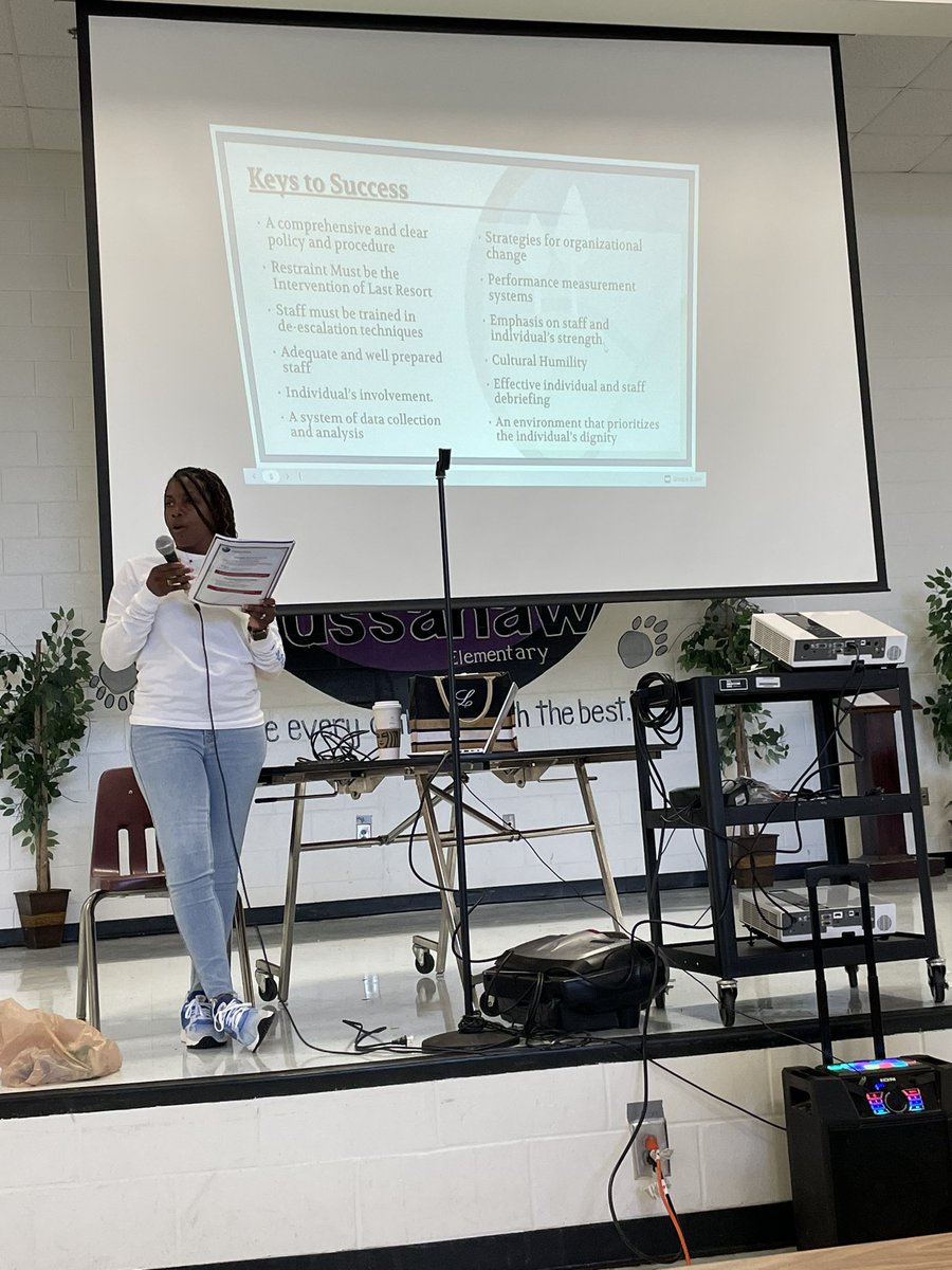 DawnAndersonHCS's tweet photo. Servant Leadership at it’s BEST during our Mindset Training today! @HenryCountyBOE @TES_hcs @AshaLomax08 @Lakanijones https://t.co/fu5yBOzBpL