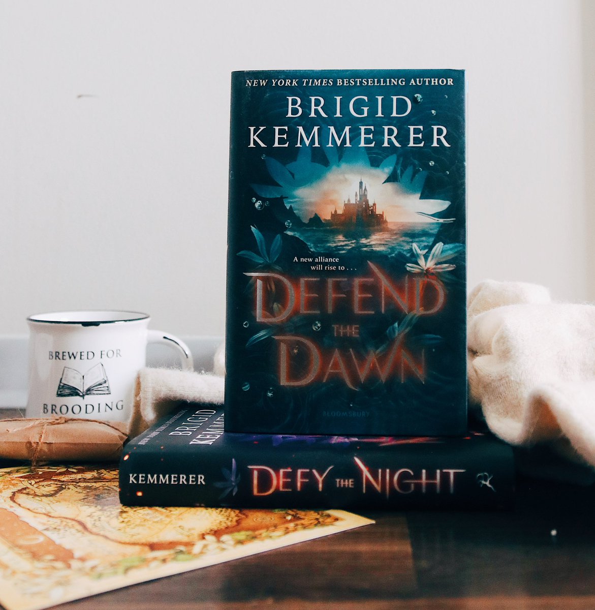 BOOKSPLOSION's tweet photo. Our October book of the month is Defend the Dawn by Brigid Kemmerer! This book is the sequel to Defy the Night, and we couldn’t be more excited to dive back into this epic series this month ✨
Our October liveshow will be on Saturday, November 5th…

https://t.co/9fhLI18kLR https://t.co/sSYRP4PsL4