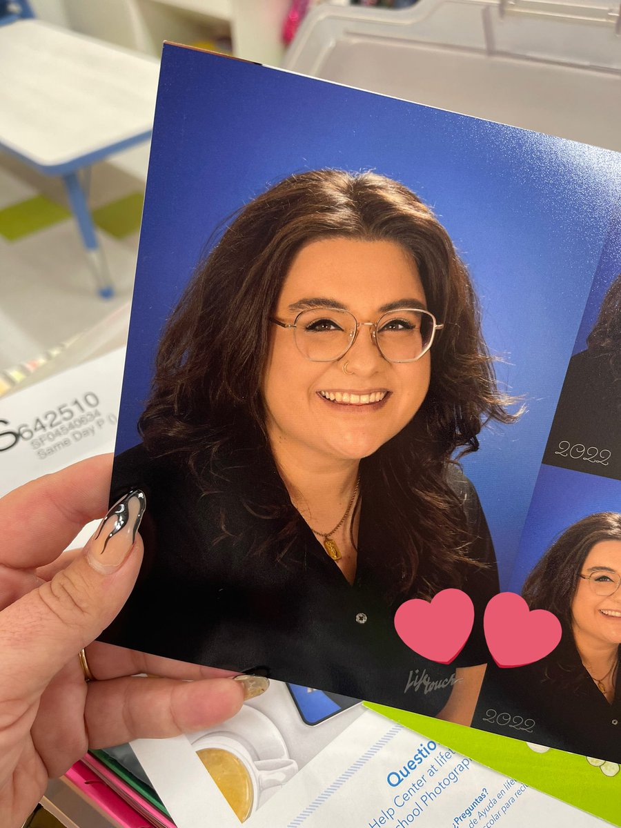 chingonadarling's tweet photo. Okay but this year’s school picture is kinda 🔥 https://t.co/8n5zZToI5D