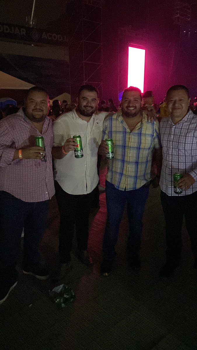 jcsabueso's tweet photo. Noche de vaqueros https://t.co/Kh0QuR9JcM