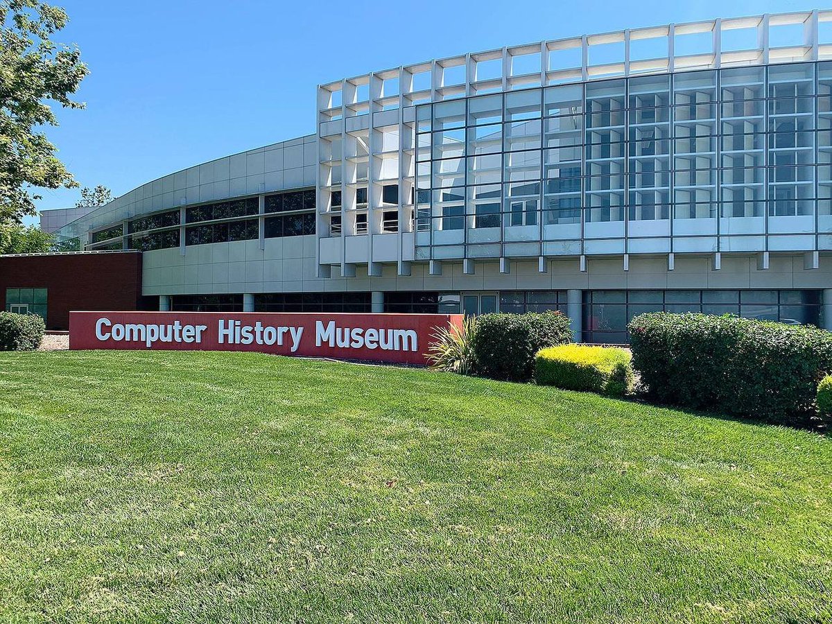 SppdVs's tweet image. Silicon Valley's computer companies have grown to about 1,500, and the headquarters of high-tech companies such as Intel, Apple, Google, Facebook, and Yahoo have settled here.