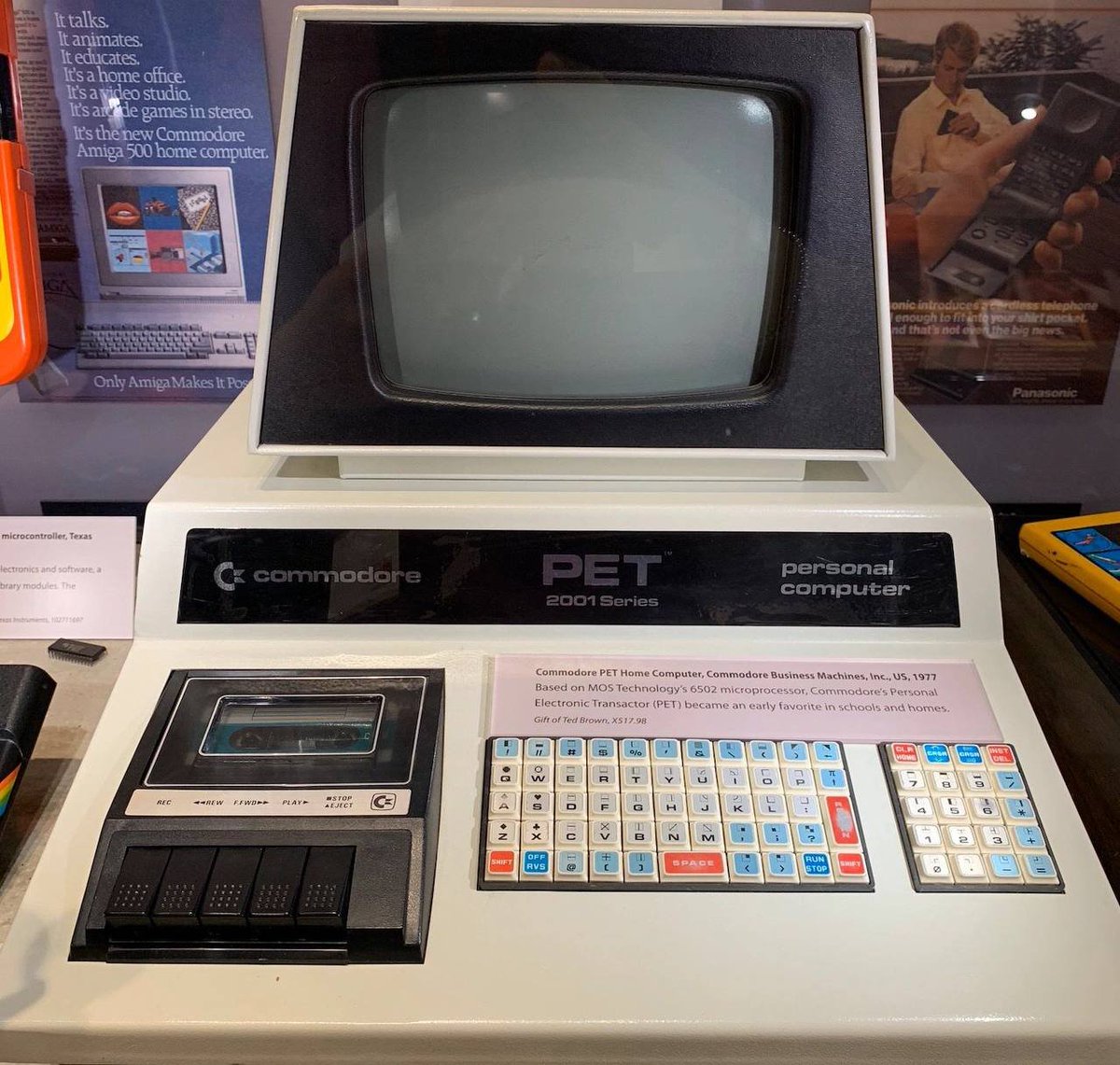 SppdVs's tweet image. Silicon Valley's computer companies have grown to about 1,500, and the headquarters of high-tech companies such as Intel, Apple, Google, Facebook, and Yahoo have settled here.