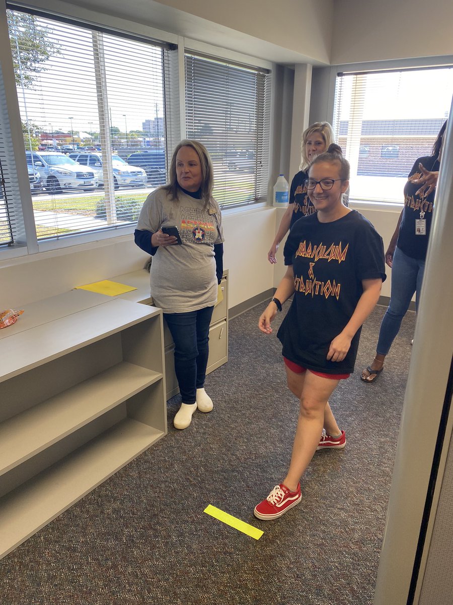 MrsOakes4's tweet photo. Thank you to @TStudentsupport for taking the time to make learning fun and engaging at Crosstoberfest! #TeamTitan⚡️ was very happy to take home the sacred pineapple as the undefeated team in a VERY close game! #TisdGameChangers @DrMichelleHowa1 @KimberlyMcLend1 @BrookeLooneyAPE https://t.co/AjWp23hCFG