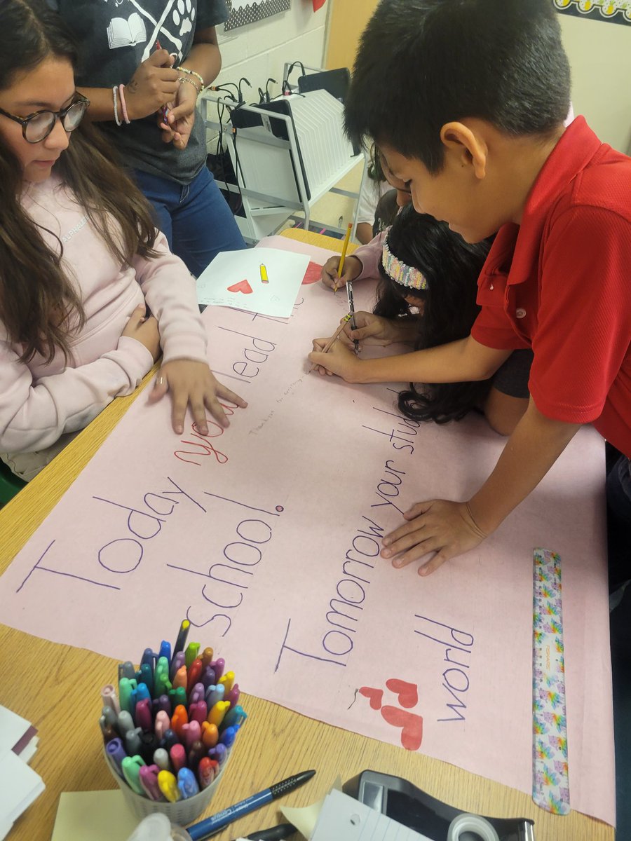 OESFifth108's tweet photo. 5th grade students showing appreciation for what administration has done for us and our FABULOUS school. They are truly loved. Happy Boss's Day!💚 https://t.co/IKgNsOA3ZO