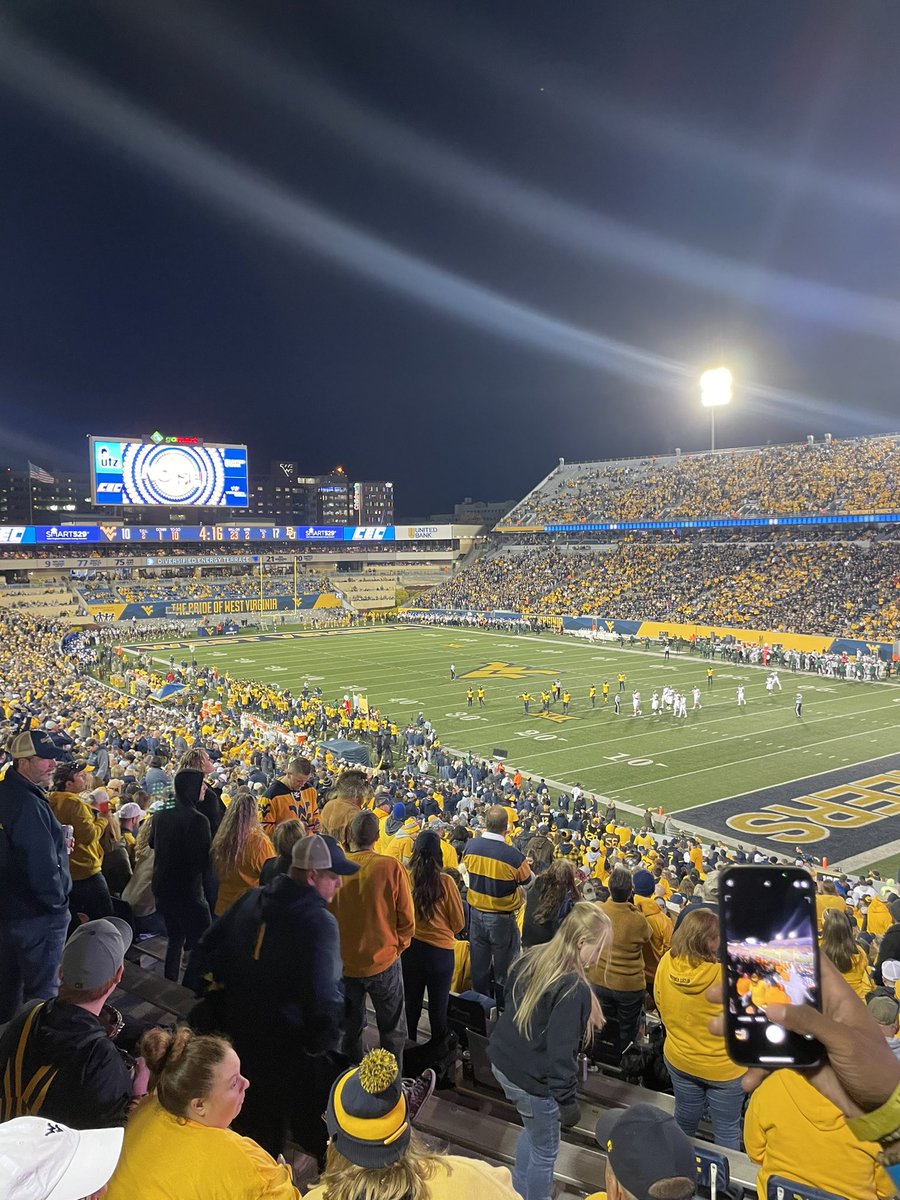AveryJonesAllen's tweet photo. Had a great time at West Virginia yesterday definitely felt like I was in heaven! Thanks for the invite would be thrilled to come back to MorganTown! #HailWV @CoachMessay @NealBrown_WVU @JBrecruitingWVU @DrewCasa_ @WVUfootball https://t.co/sN6yrjuvlh