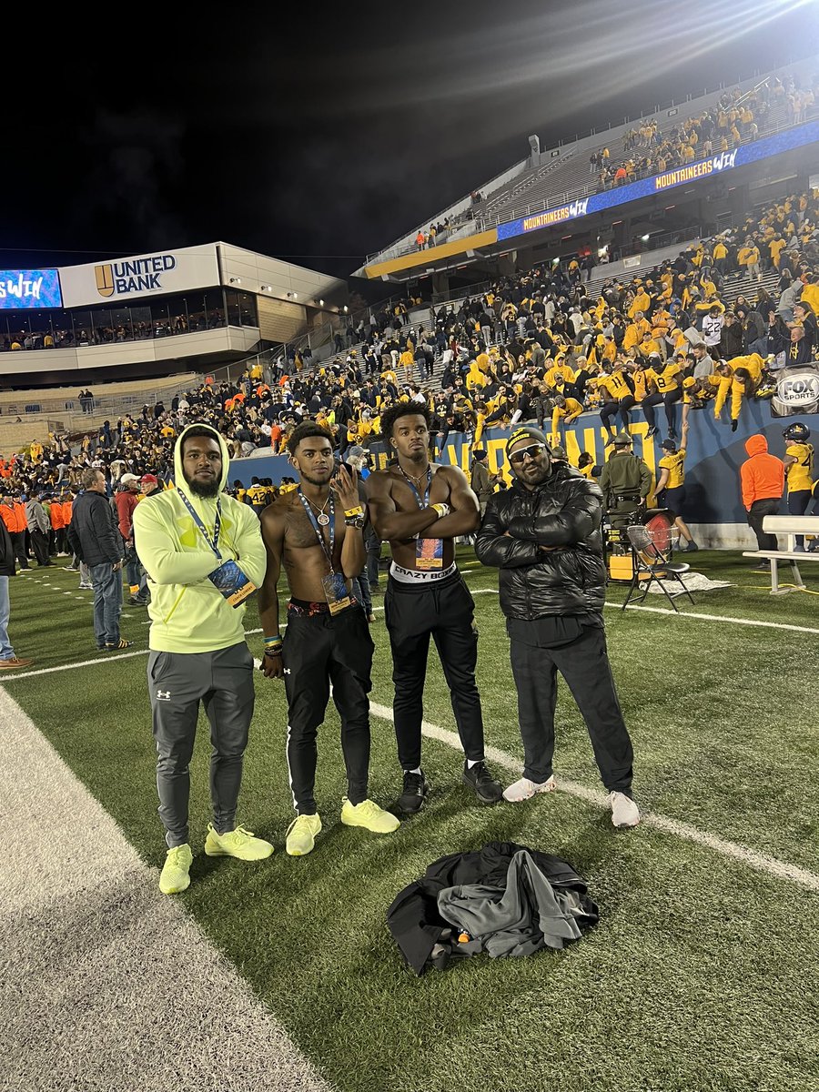 AveryJonesAllen's tweet photo. Had a great time at West Virginia yesterday definitely felt like I was in heaven! Thanks for the invite would be thrilled to come back to MorganTown! #HailWV @CoachMessay @NealBrown_WVU @JBrecruitingWVU @DrewCasa_ @WVUfootball https://t.co/sN6yrjuvlh