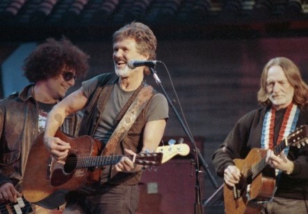 'I'll be your baby tonight!'

#KrisKristofferson enjoying things while performing at the #BobDylan30thAnniversaryConcert. #DonWas (background, left) and #WillieNelson (background, right) lend their talents too.  

youtube.com/watch?v=sfuvJu…