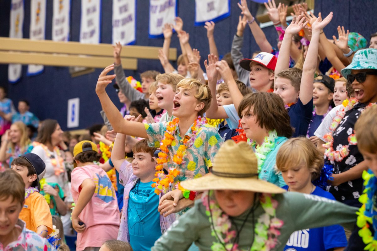 SBS_Houston's tweet photo. Our #SBSfamily packed out the gym for our Homecoming pep rally! See you at the game, Eagles! #SBSmoments #ThinkLiveLead https://t.co/rWsg2HL9hC