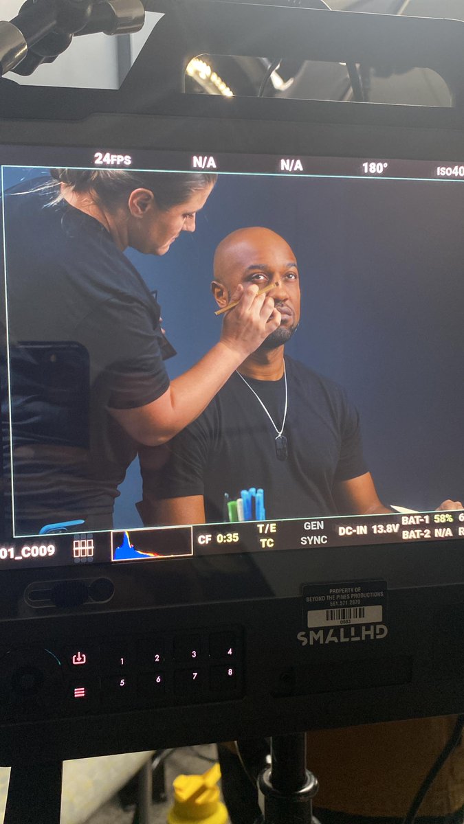 Right_Method's tweet image. We are here to make you the best version of YOU. Included in all our visual packages, we include makeup and hair styling by industry pros, like our Director Crystal, who’s on set making our Actor shine.
.
.

#TheRightMethod #HMU #Filmmaking #production #videoproduction #cinematic