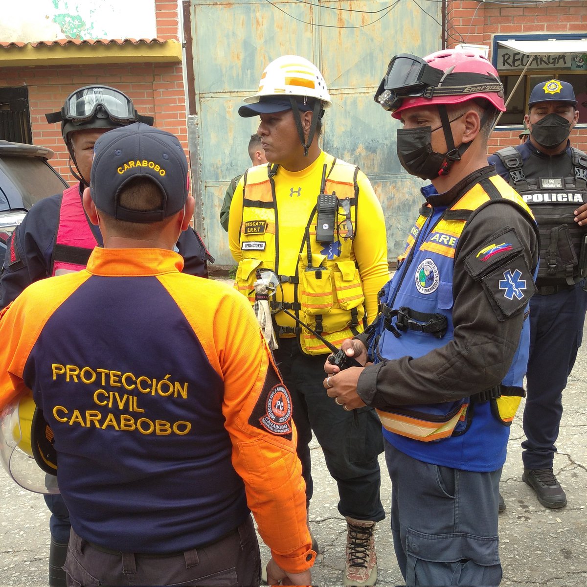 Grupos Voluntarios de Rescate Asociados a GRUVOLCA Carabobo 
Apoyando en Tejerías 
    (Trabajamos por Ti)
      Salvamos Vidas
<a href="/PCivil_Ve/">Protección Civil</a> 
<a href="/pcivil_carabobo/">Protección Civil Carabobo</a> 
<a href="/SistemaCarabobo/">Sistema Integrado</a> 
<a href="/RadiorescateTV/">Radiorescate</a> 
<a href="/rafaellacava10/">Rafael Lacava</a> 
<a href="/jfuenmayor10/">jorge ivan diaz</a> 
<a href="/NicolasMaduro/">Nicolás Maduro</a> 
<a href="/AlcaldiaSantosM/">Alcaldía de Las Tejerías</a>