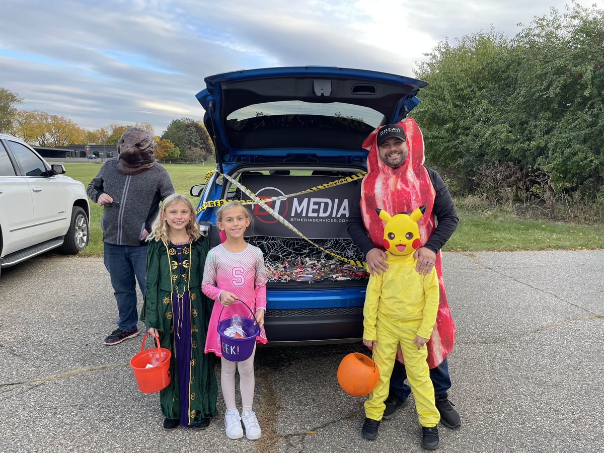 BTMediaServices's tweet photo. This evening, our team partnered with some other businesses in our office building to provide a Trunk-or-Treat event for the community! We’re grateful for the relationships that we’re able to build trough these different events. #BTMedia #HappyHalloween https://t.co/zcnHdJ0hqY