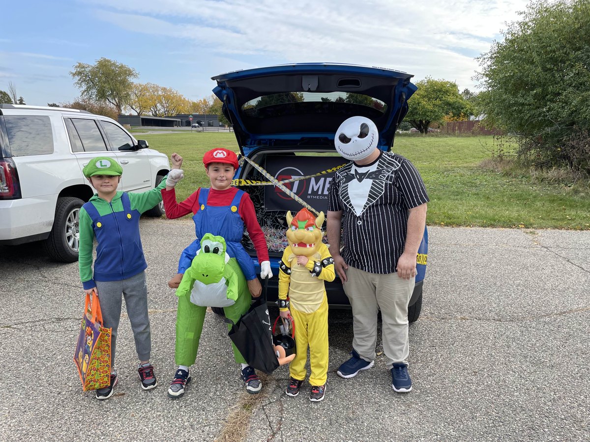 BTMediaServices's tweet photo. This evening, our team partnered with some other businesses in our office building to provide a Trunk-or-Treat event for the community! We’re grateful for the relationships that we’re able to build trough these different events. #BTMedia #HappyHalloween https://t.co/zcnHdJ0hqY