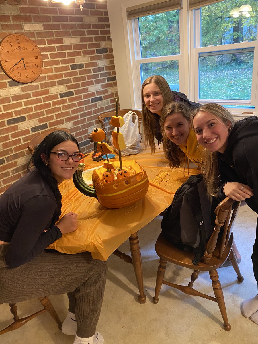 AUWBB Pumpkin carving contest 🤩