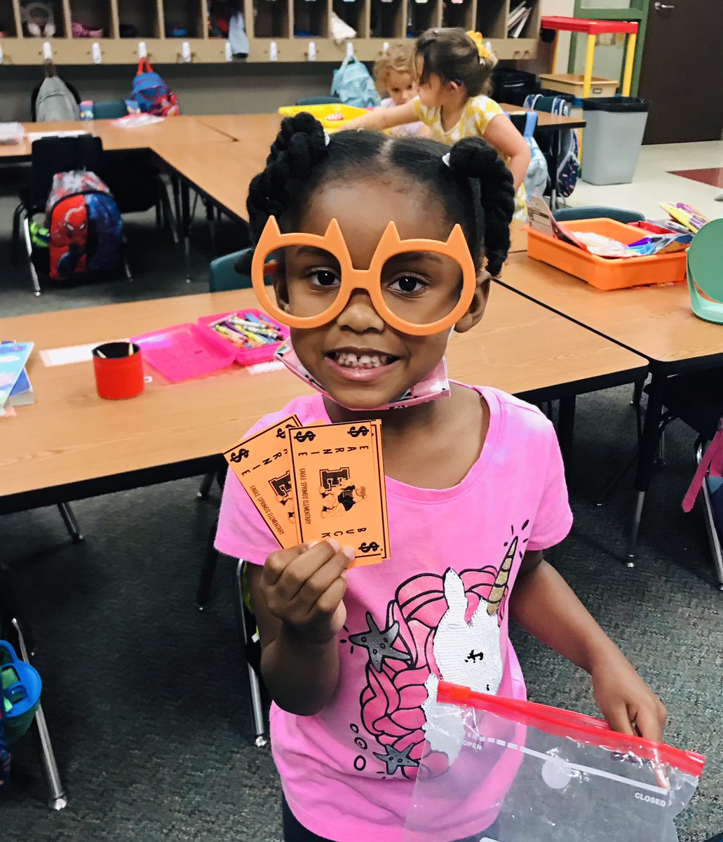 Spending Earnie Bucks on awesome glasses and saving two for next time. Working hard to SOAR at Eagle Springs! #eseSOAR <a href="/HumbleISD_ESE/">Eagle Springs Elem</a>