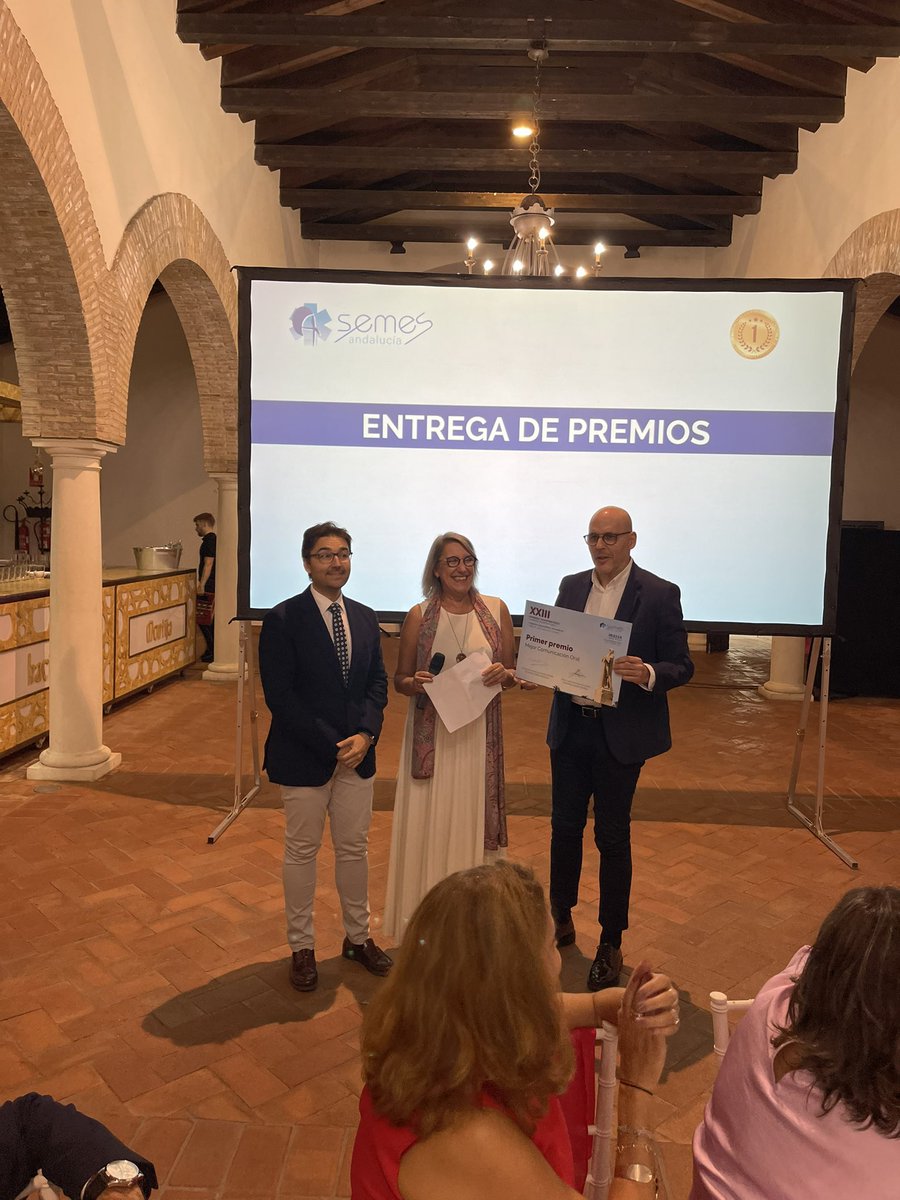 urgenciashtc's tweet photo. Hemos conseguido el primer premio a la comunicación oral el el Congreso Transfronterizo SEMES. “CONTRIBUCIÓN DE LOS SERVICIOS DE URGENCIAS EN EL CRIBADO Y ELIMINACIÓN DE LA HEPATITIS C” https://t.co/eizPWER0XQ