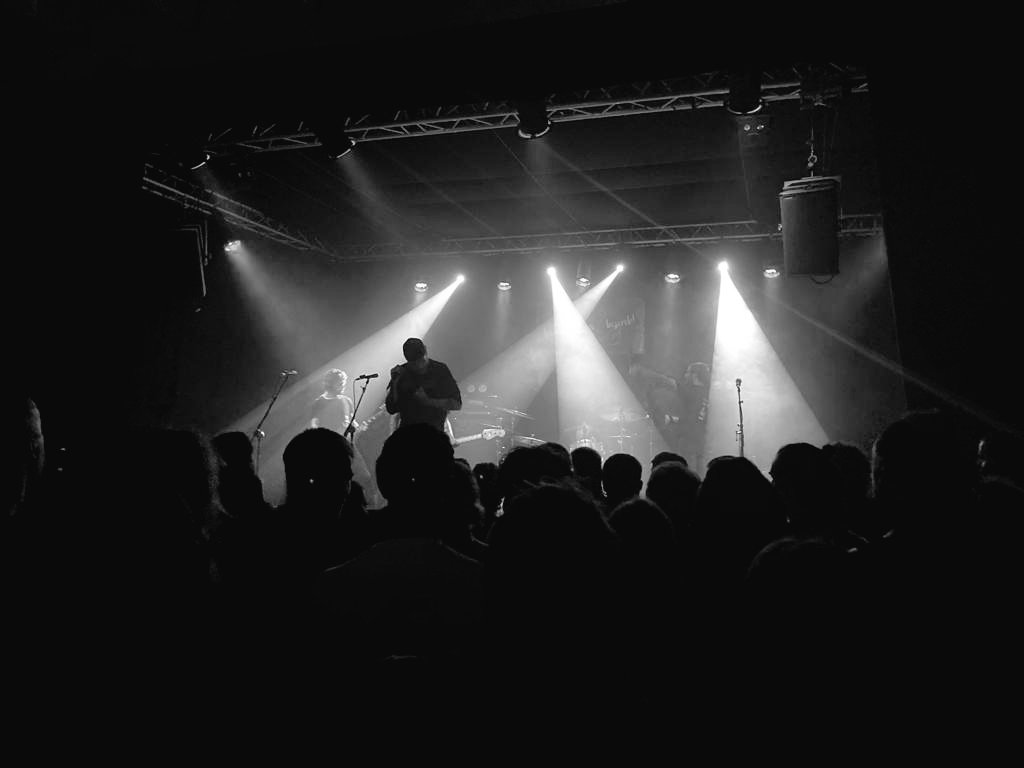 #Bazka, beltza kolorea baino jarrera denean.