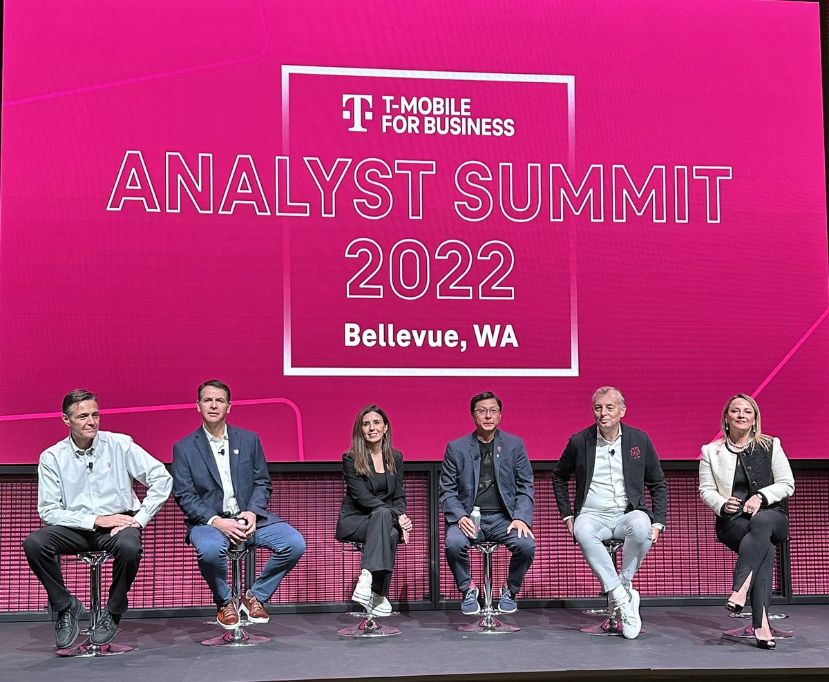 caro_milanesi's tweet photo. Grazie for the great couple of days @CallieField. The time you and the team dedicated to all of us was much appreciated #TFBAnalystSummit https://t.co/Jv8tqjE8lb