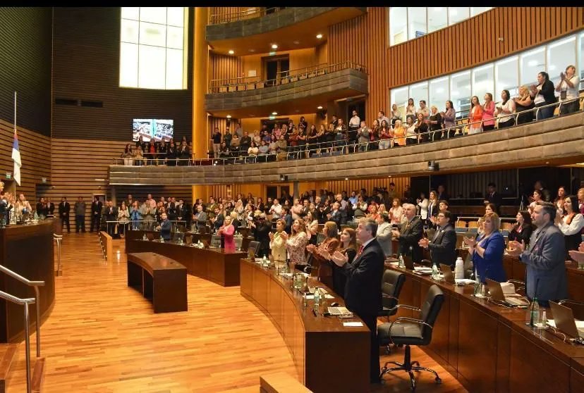 gobmisiones's tweet photo. #Misiones tiene presupuesto 2023 aprobado. La provincia asegura un año con inversiones en el área social, de la salud y la educación a través de los modelos disruptivos e inversiones en tecnología que impactarán directamente en la calidad de vida de los y las misioneras. https://t.co/7ayOkCj6qP