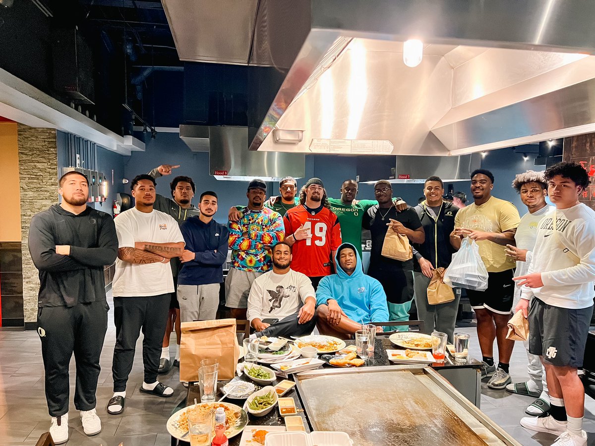CoachDubb_Drick's tweet photo. Keep the family close 🤞🏾🦆 #LifeInTheTrenches https://t.co/mY7M3eOpb4