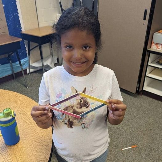 azabgc's tweet photo. Fall Break Camp at Boys &amp; Girls Clubs of the Sun Corridor included lots of activities to unleash your inner artist! Meet Lydia and her art piece made out of popsicle sticks! #GreatFutures #CreativityRules @PinalCounty https://t.co/u2b0QKwdPk