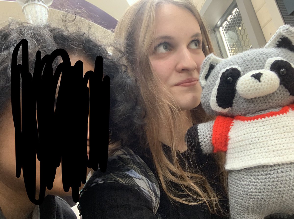 phloxali's tweet photo. not to flex but I met racooninnit #racooninnit #tommyinnit @Ghostie_blu https://t.co/v6knv360GT
