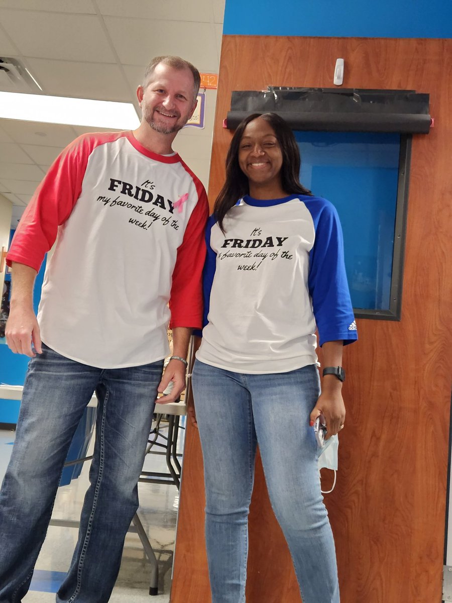 CaptainJHooks's tweet photo. Happy Principal’s Month to @Almeda_Elem  Principal @Ian_Olmstead #fridayisourfavoriteday #fourthgrade https://t.co/1iZLhJS482