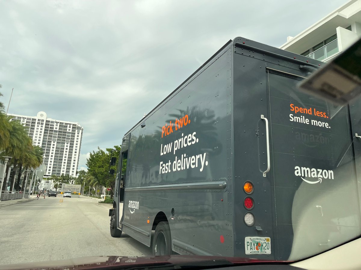 jshaffe1's tweet photo. @MayorDanGelber @MiamiBeachPD  please enforce the continued double parking of @amazon  trucks in Sunset Harbor (taken 11:45am today ) https://t.co/9PzREGKcP2