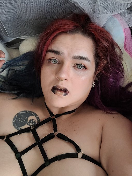 Sometimes the doe eyes come out to play #nsfw #Elf https://t.co/N2Df6tvXZK<a href="/tag/nsfw"class="tags">#nsfw</a><a href="/tag/elf"class="tags"><span>#elf</span></a>