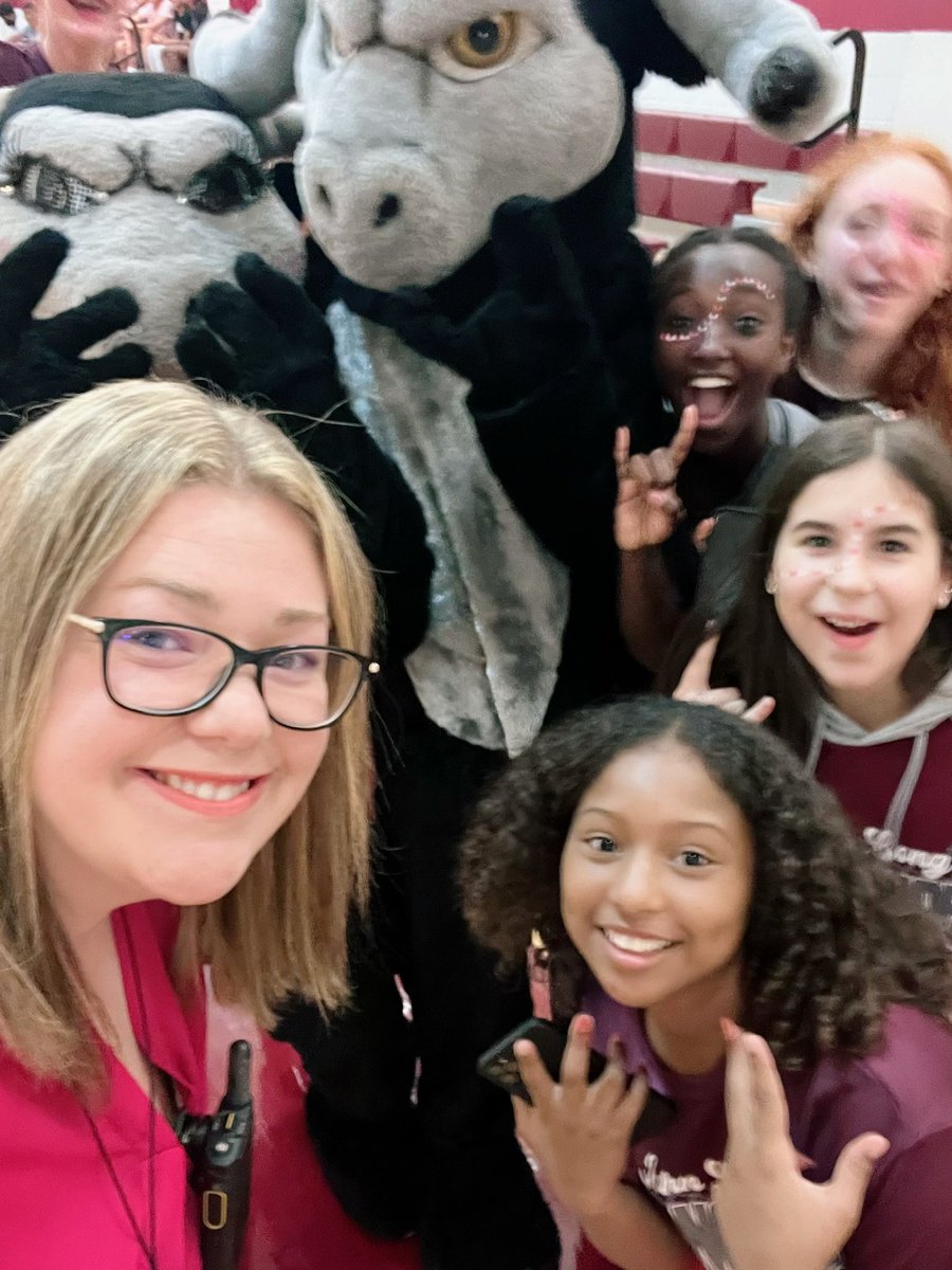 MrsHammondAP's tweet photo. Let’s go Longhorns! End of Quarter 1 #lovemyjob #HERD https://t.co/QsOzag3I1B