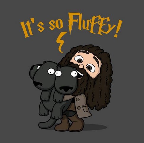Fluffy, mi bebita fiu fiu, se llama Fluffy por el perro de tres cabezas de Hagrid.  Luego, me di cuenta que se parece más a Fang. Hagrid fue un personaje que me enamoró desde niña, un dogpersonaje ❤️🐕‍🦺.