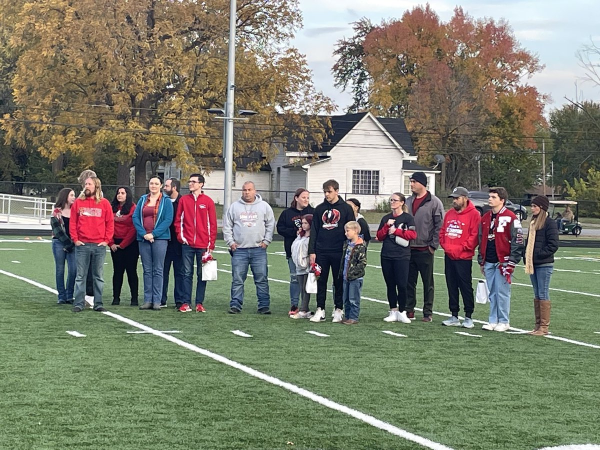 FranktonAthleti's tweet photo. Senior Night at Otis Cress Field!
#EaglesSoar https://t.co/liCjlMPEHt
