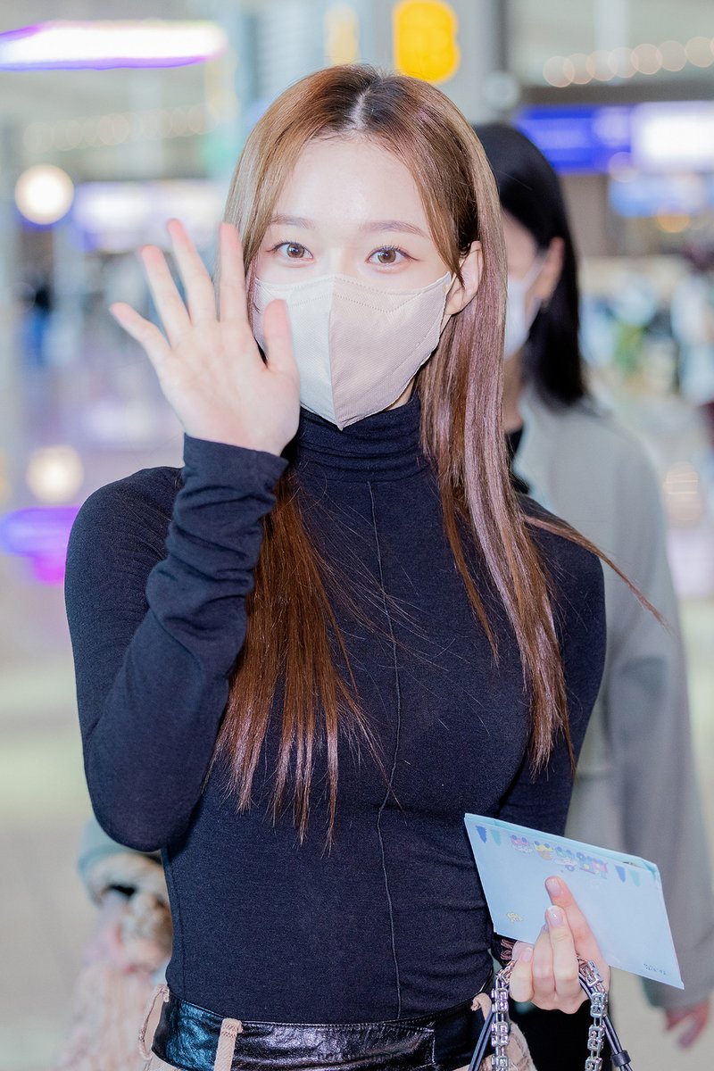 is_not_summer's tweet photo. 221013 #aespa #WINTER #에스파 #윈터 https://t.co/fr6OQod5YX