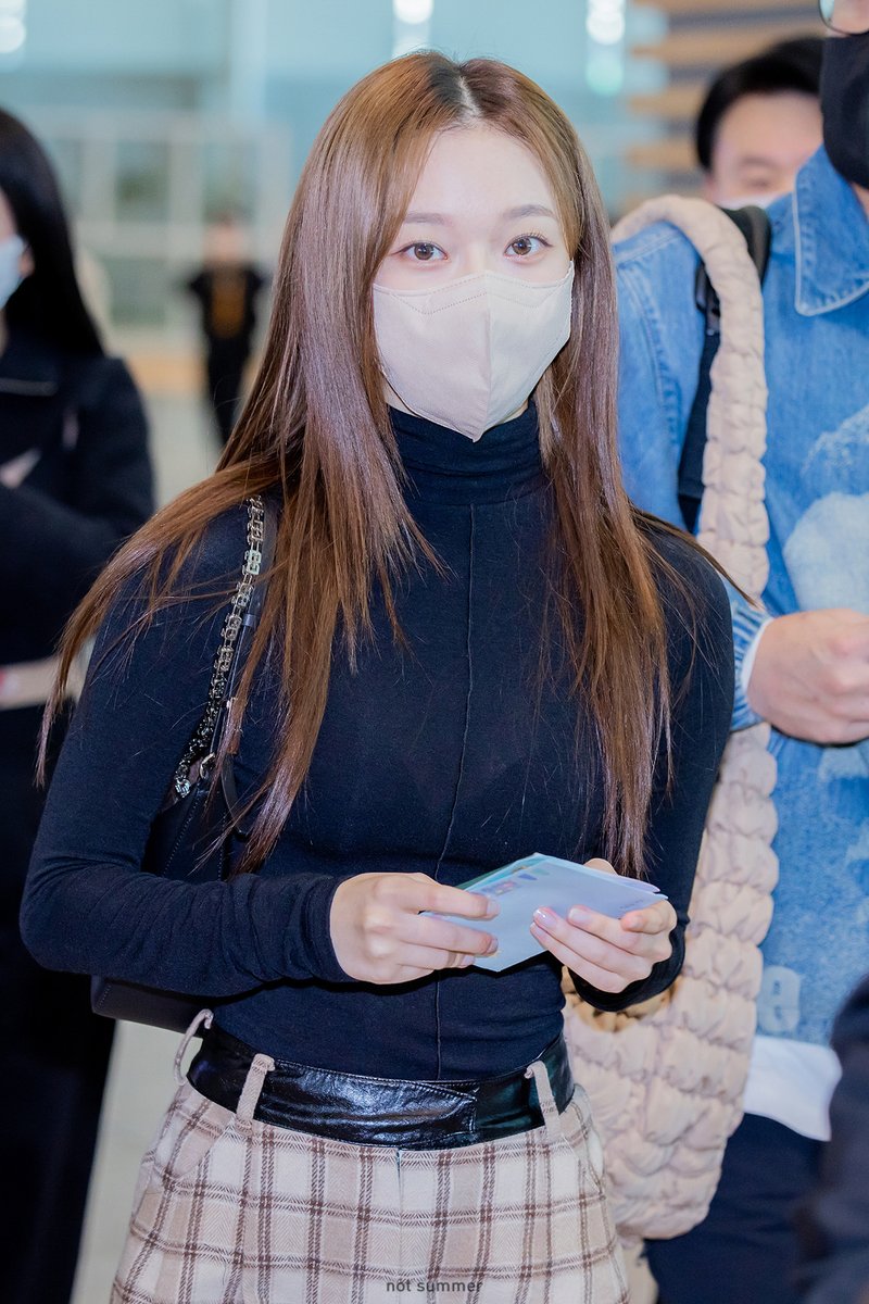 is_not_summer's tweet photo. 221013 #aespa #WINTER #에스파 #윈터 https://t.co/fr6OQod5YX