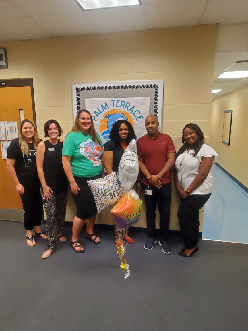 Congratulations to Dr.Jefferies for being recognized as <a href="/FoodBringsHope1/">Food Brings Hope</a> Teacher of the Year. #superpod 🌊🐬<a href="/PalmTerrace_VCS/">Palm Terrace Elementary</a>