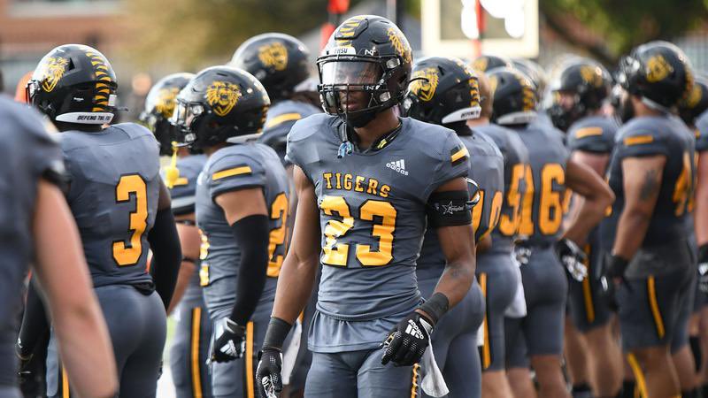Blessed to receive an offer from Fort Hayes State University. <a href="/ThomasMinnick7/">Thomas Minnick</a> @Thund3rB1rd1 <a href="/CoachOrtizOL/">Coach Rob Ortiz</a> <a href="/CoachVaughnDame/">Vaughn VanDame</a>