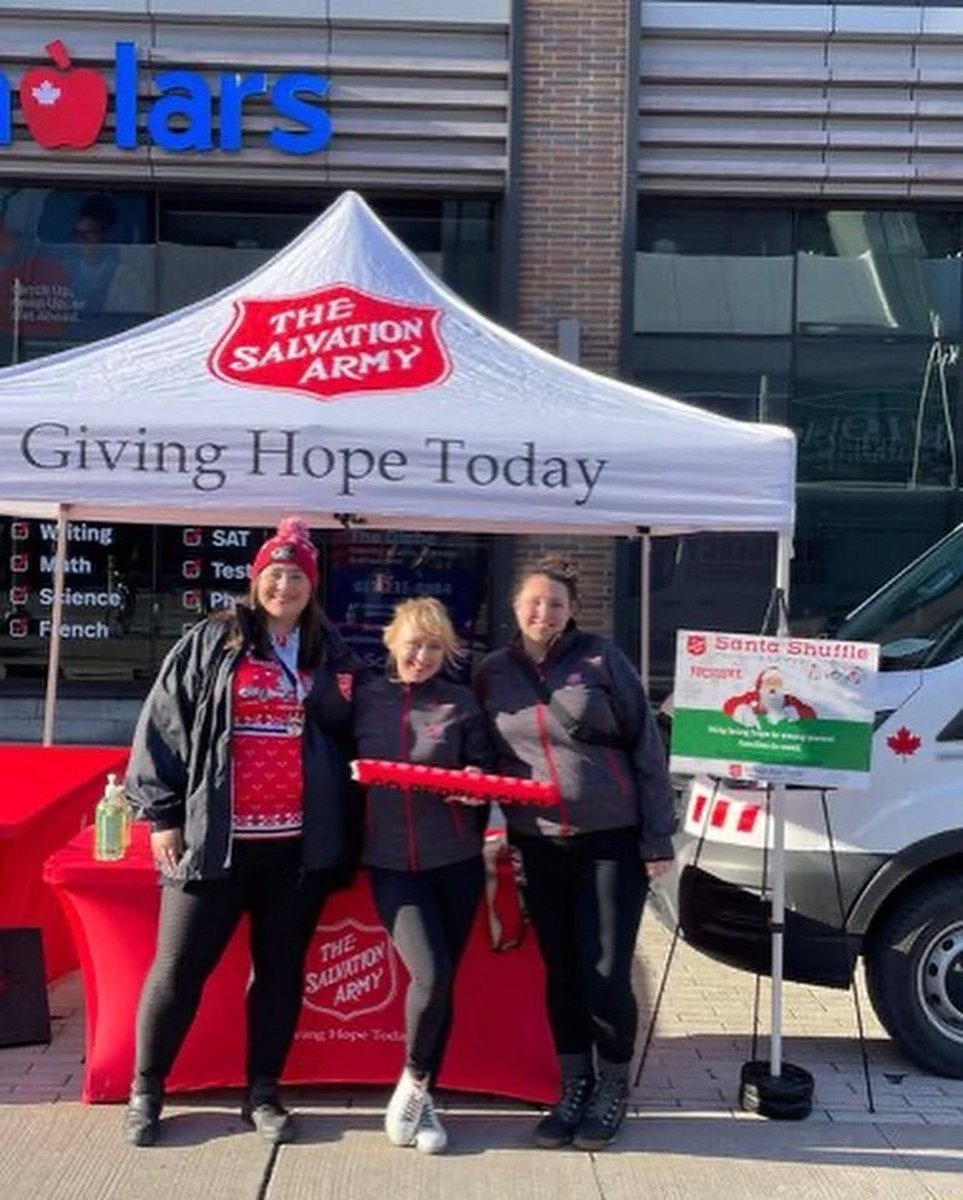 BethanyHopeCtr's tweet photo. At Landsdowne this evening, spreading the word about the #SantaShuffle! #SantaShuffleOtt #ottawa Register today: https://t.co/3mKP44s1Ea https://t.co/9LS1cV6Da3