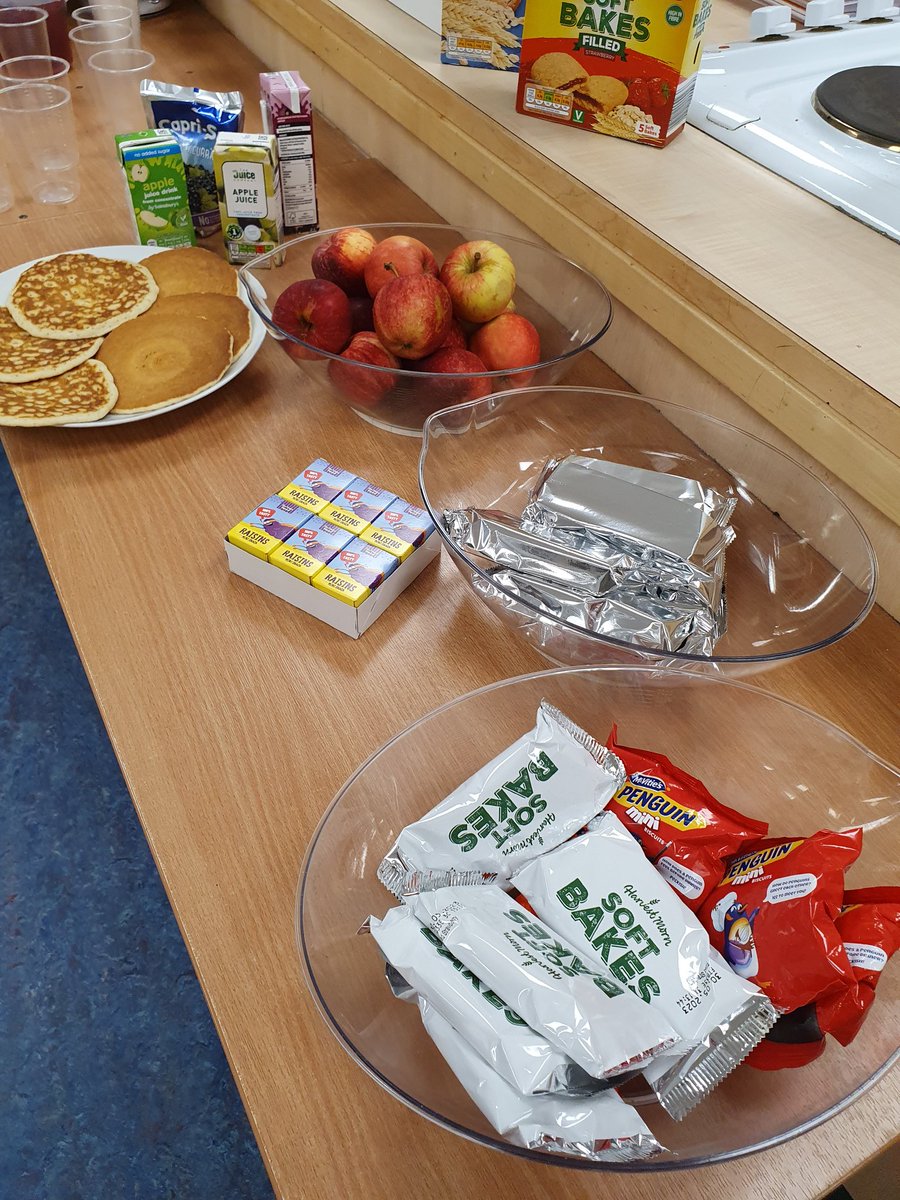 HEGW16's tweet photo. 201 enjoyed some breakfast in registration today! #setupfortheday #bestmealoftheday 
Happy Holidays everyone! @greenwood_acad #growingyou https://t.co/sOP7paaxEC