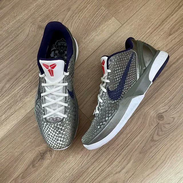 SneakerNews's tweet photo. Nike Zoom Kobe VI "China" (Asia-Exclusive) 🐍🫖  
(📸: IG/rl_wayne) https://t.co/i1KiFPbub4