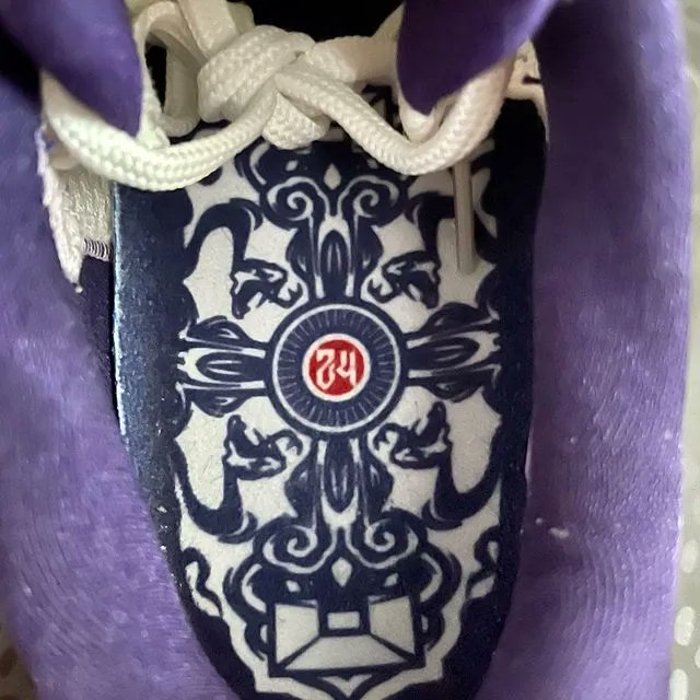 SneakerNews's tweet photo. Nike Zoom Kobe VI "China" (Asia-Exclusive) 🐍🫖  
(📸: IG/rl_wayne) https://t.co/i1KiFPbub4