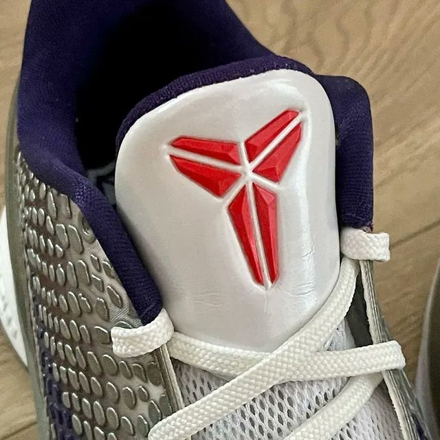 SneakerNews's tweet photo. Nike Zoom Kobe VI "China" (Asia-Exclusive) 🐍🫖  
(📸: IG/rl_wayne) https://t.co/i1KiFPbub4